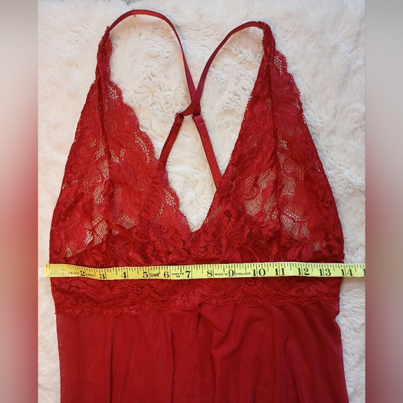 Elegant Red Lace Chemise - Picture 8 of 13
